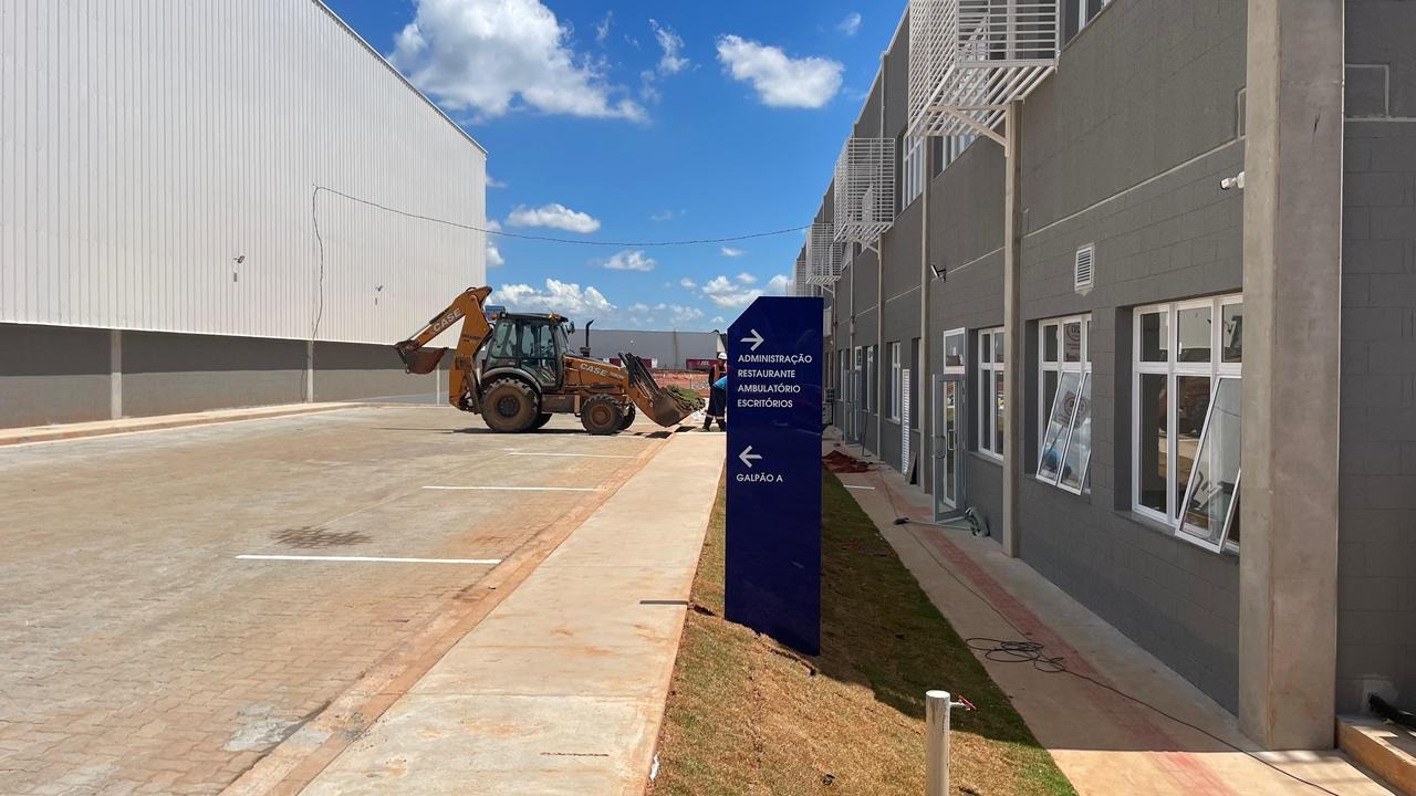 Galpão logístico para alugar em pouso alegre na rodovia fern