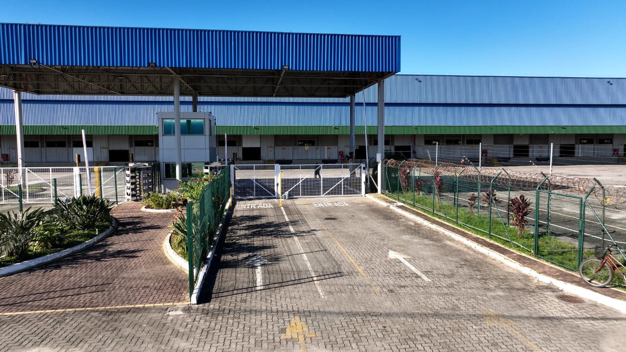 Galpão logístico para alugar em Duque de Caxias/RJ, acesso à Rod. Santos Dumont. Condomínios Classe A, docas, pé-direito alto, localização estratégica