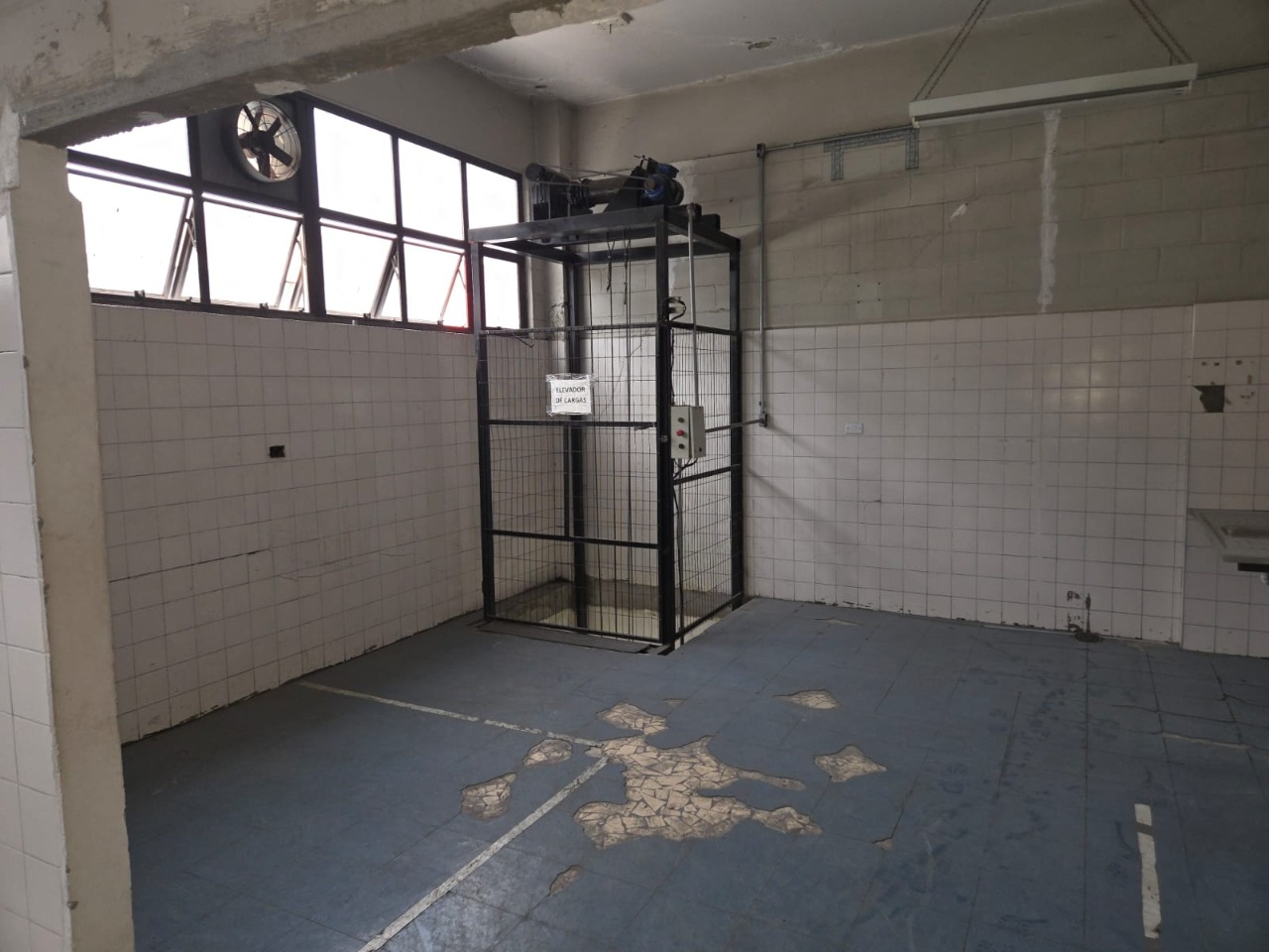 Galpão comercial para alugar na Lapa, São Paulo, próximo à Marginal Tietê, Anhanguera e Bandeirantes, ideal para logística e distribuição