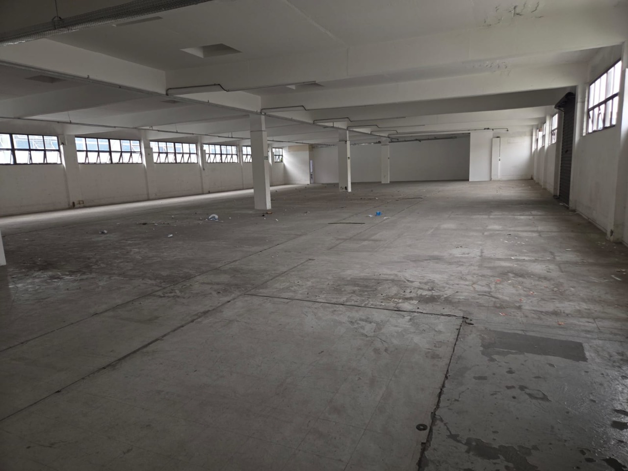 Galpão comercial para alugar na Lapa, São Paulo, próximo à Marginal Tietê, Anhanguera e Bandeirantes, ideal para logística e distribuição