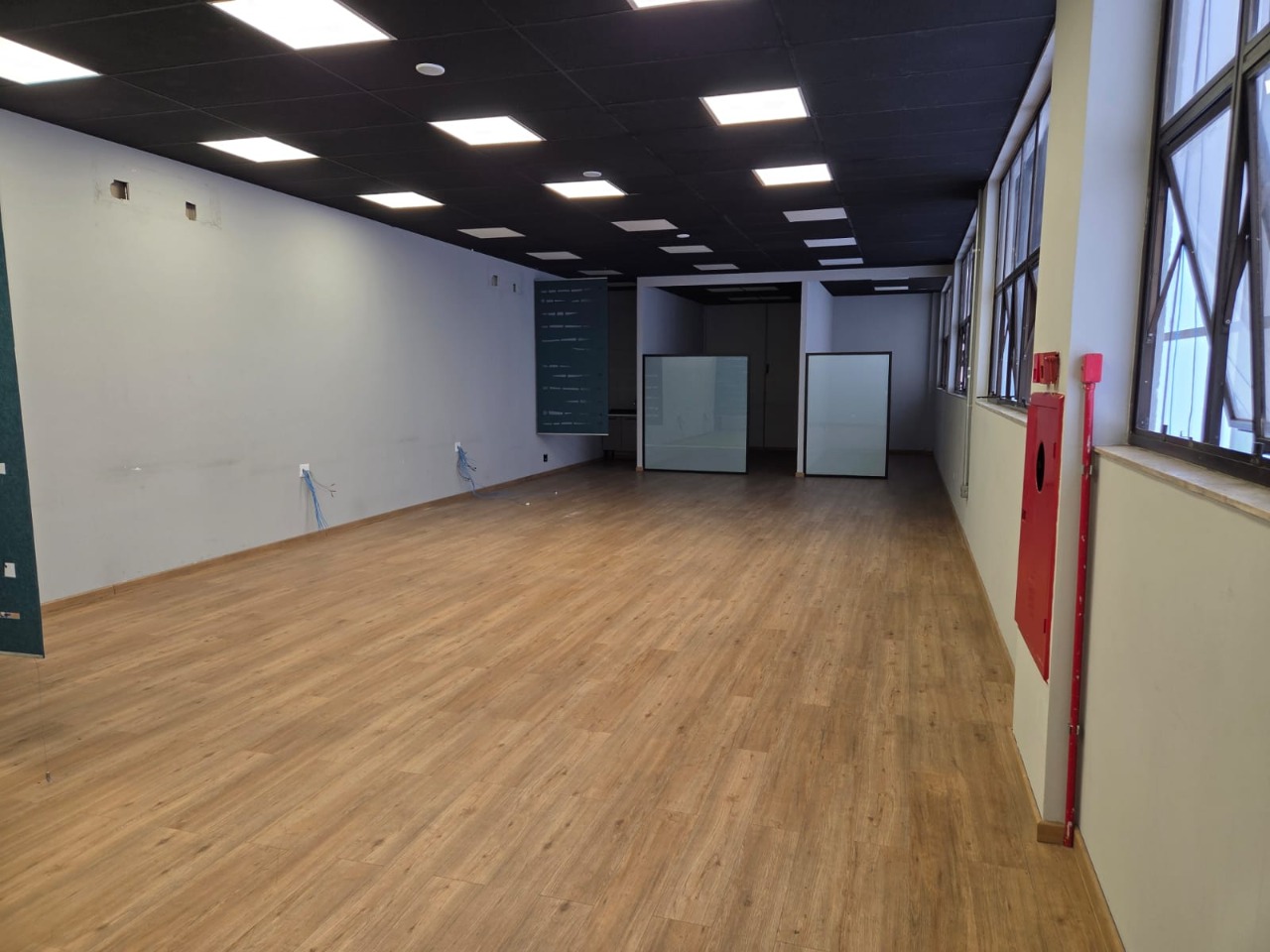 Galpão comercial para alugar na Lapa, São Paulo, próximo à Marginal Tietê, Anhanguera e Bandeirantes, ideal para logística e distribuição
