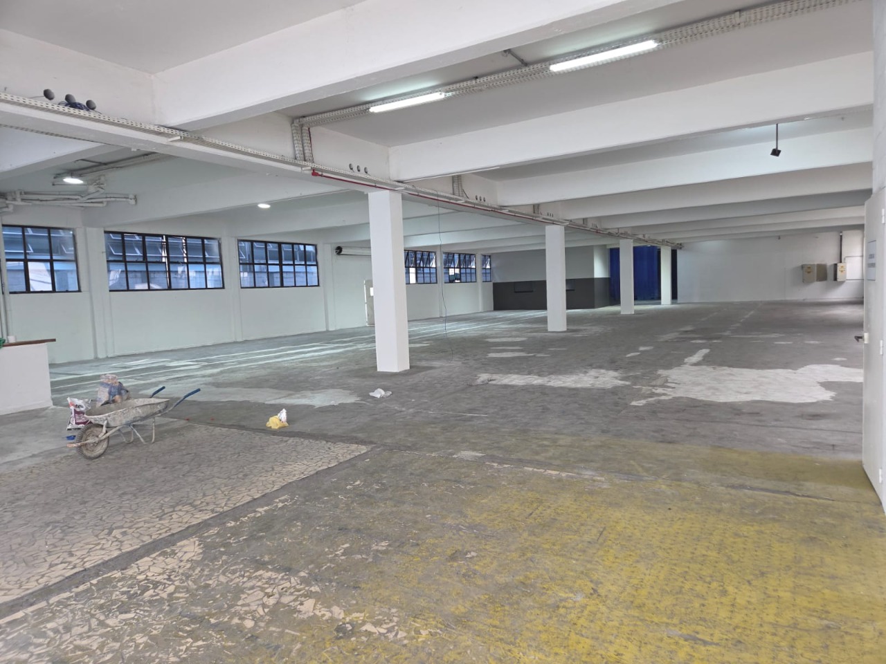 Galpão comercial para alugar na Lapa, São Paulo, próximo à Marginal Tietê, Anhanguera e Bandeirantes, ideal para logística e distribuição