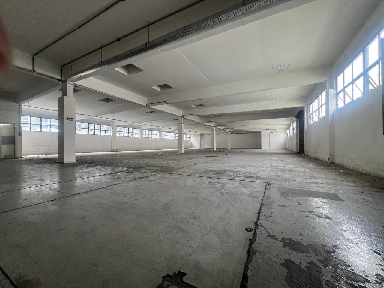 Galpão comercial para alugar na Lapa, São Paulo, próximo à Marginal Tietê, Anhanguera e Bandeirantes, ideal para logística e distribuição