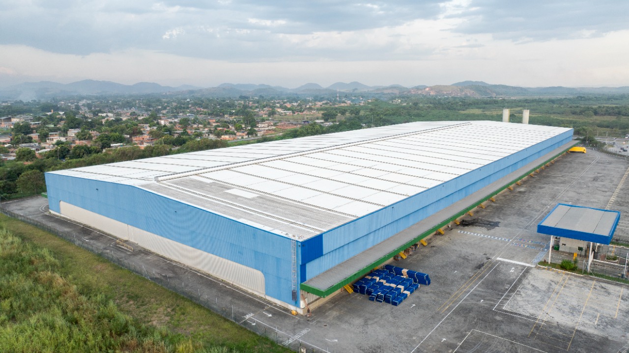 Galpão logístico para alugar em Duque de Caxias/RJ, acesso à Rod. Santos Dumont. Condomínios Classe A, docas, pé-direito alto, localização estratégica