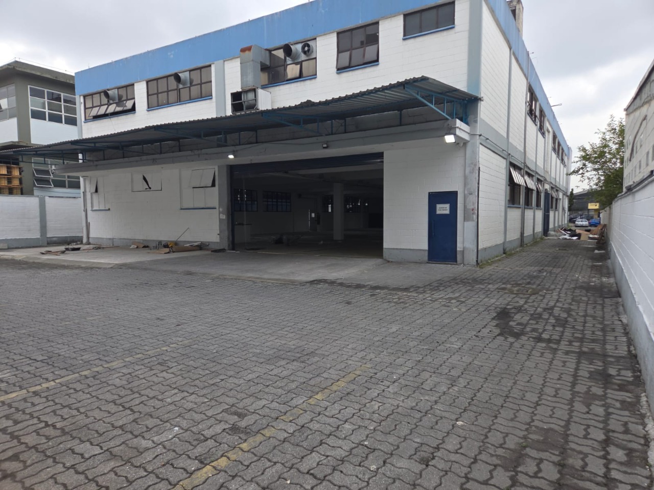 Galpão comercial para alugar na Lapa, São Paulo, próximo à Marginal Tietê, Anhanguera e Bandeirantes, ideal para logística e distribuição