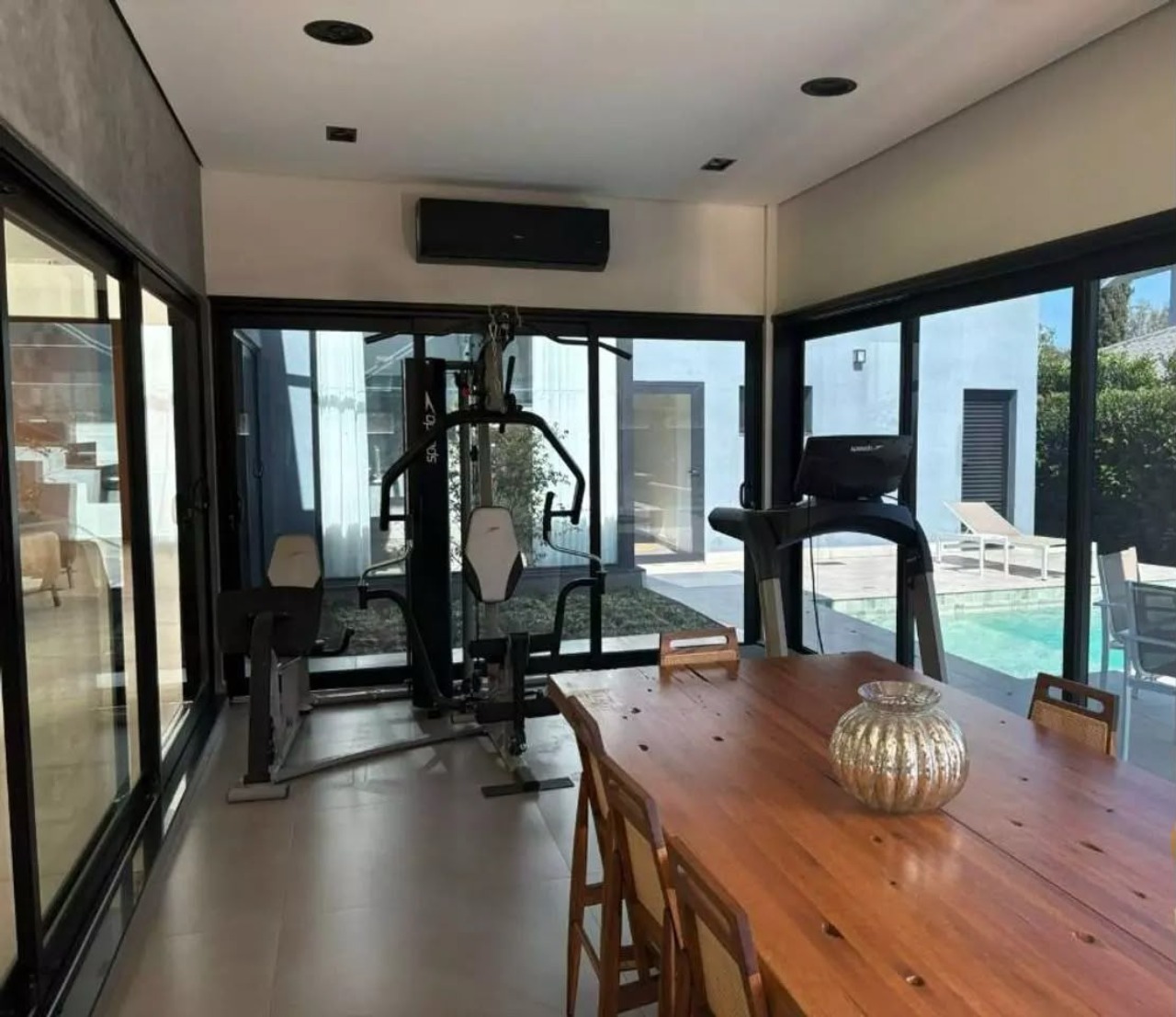 Casa de alto padrão, casa de luxo, mansão em condomínio fech