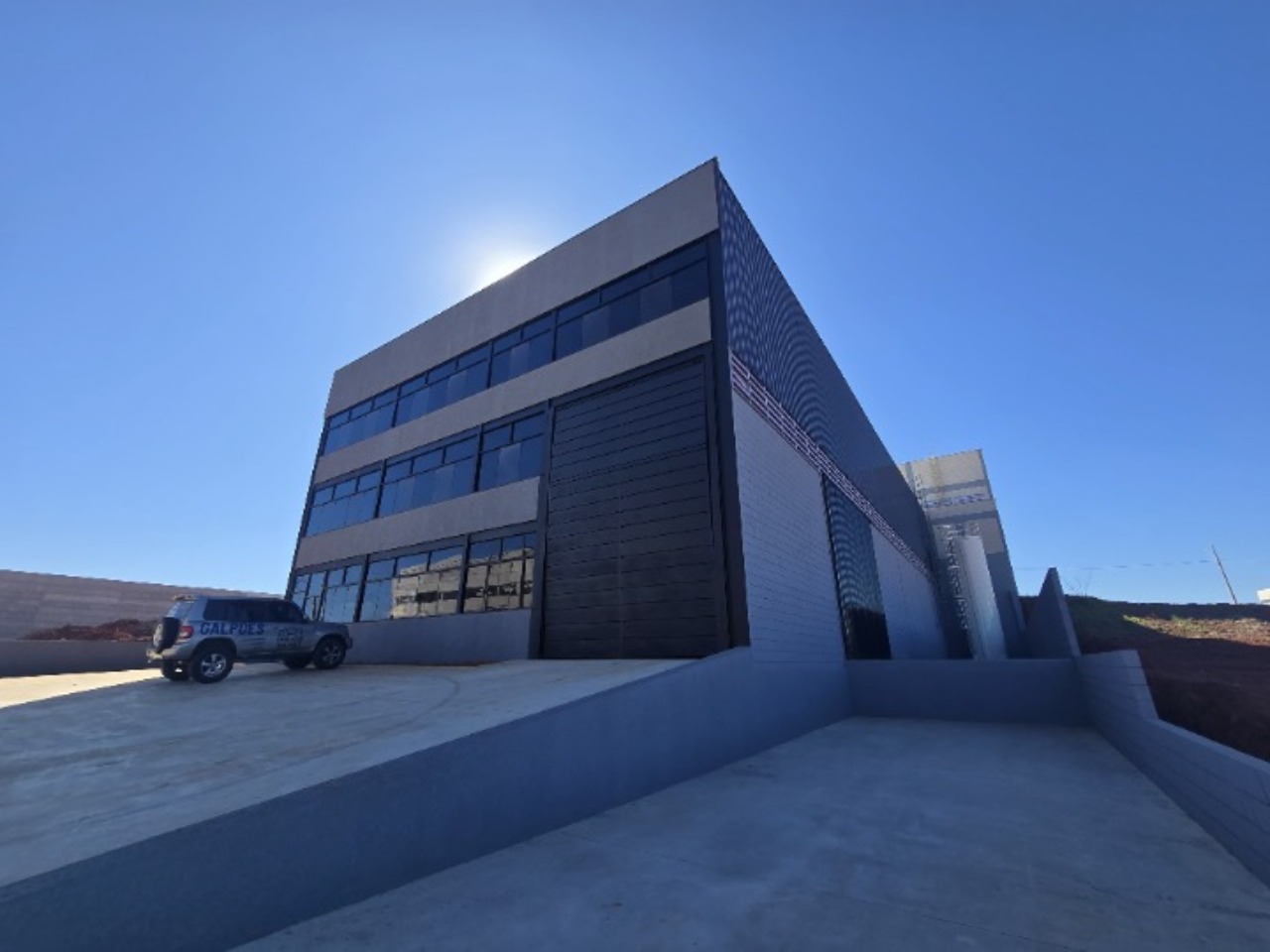 Galpão para Alugar em Sorocaba em Condomínio 980m² com Doca