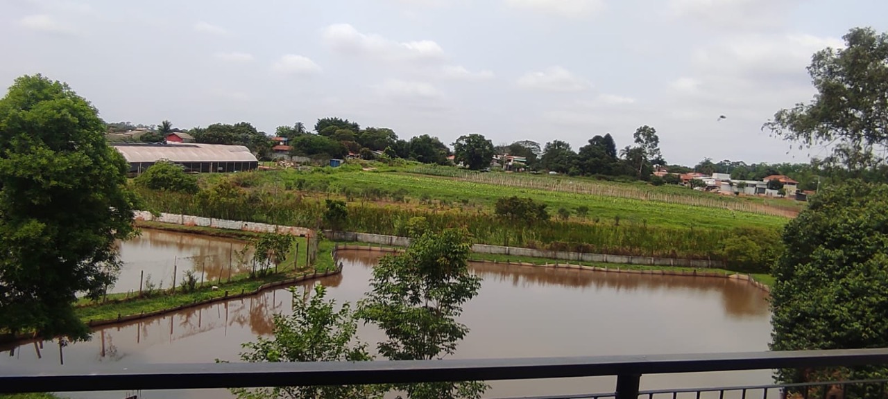 Galpão à Venda em Sorocaba Próximo à Raposo Tavares: 1.350 m² Construídos em Terreno de 3.500 m² com Lago