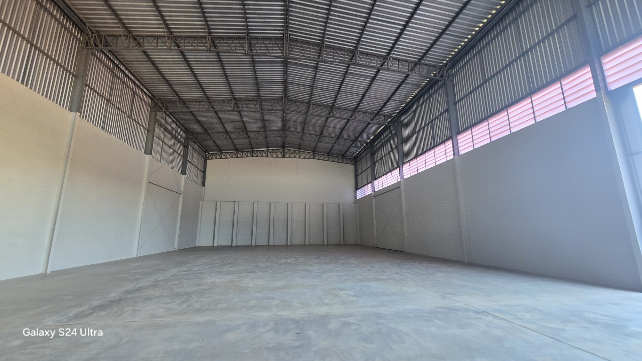 Galpão para Alugar em Sorocaba em Condomínio 980m² com Doca