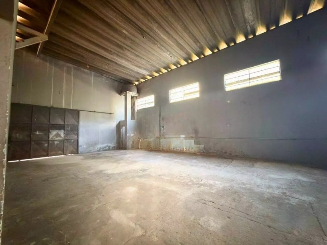 Galpão para alugar em Sorocaba no Éden, 1.001 m² construídos, 800 m² fabris, amplo pátio e fácil acesso às rodovias
