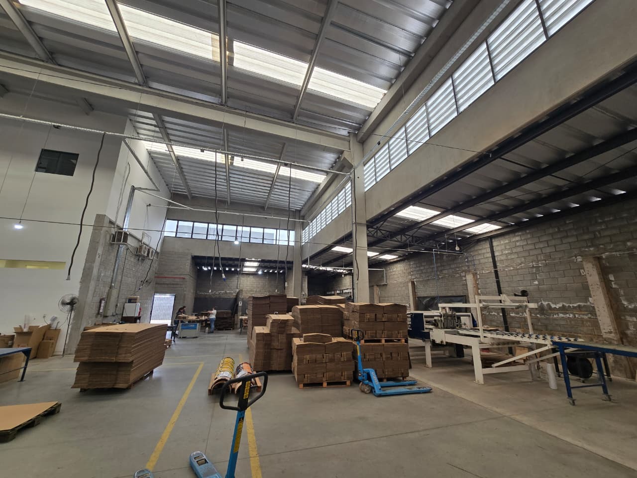 Galpão industrial e logístico à venda em Votorantim em condomínio fechado.