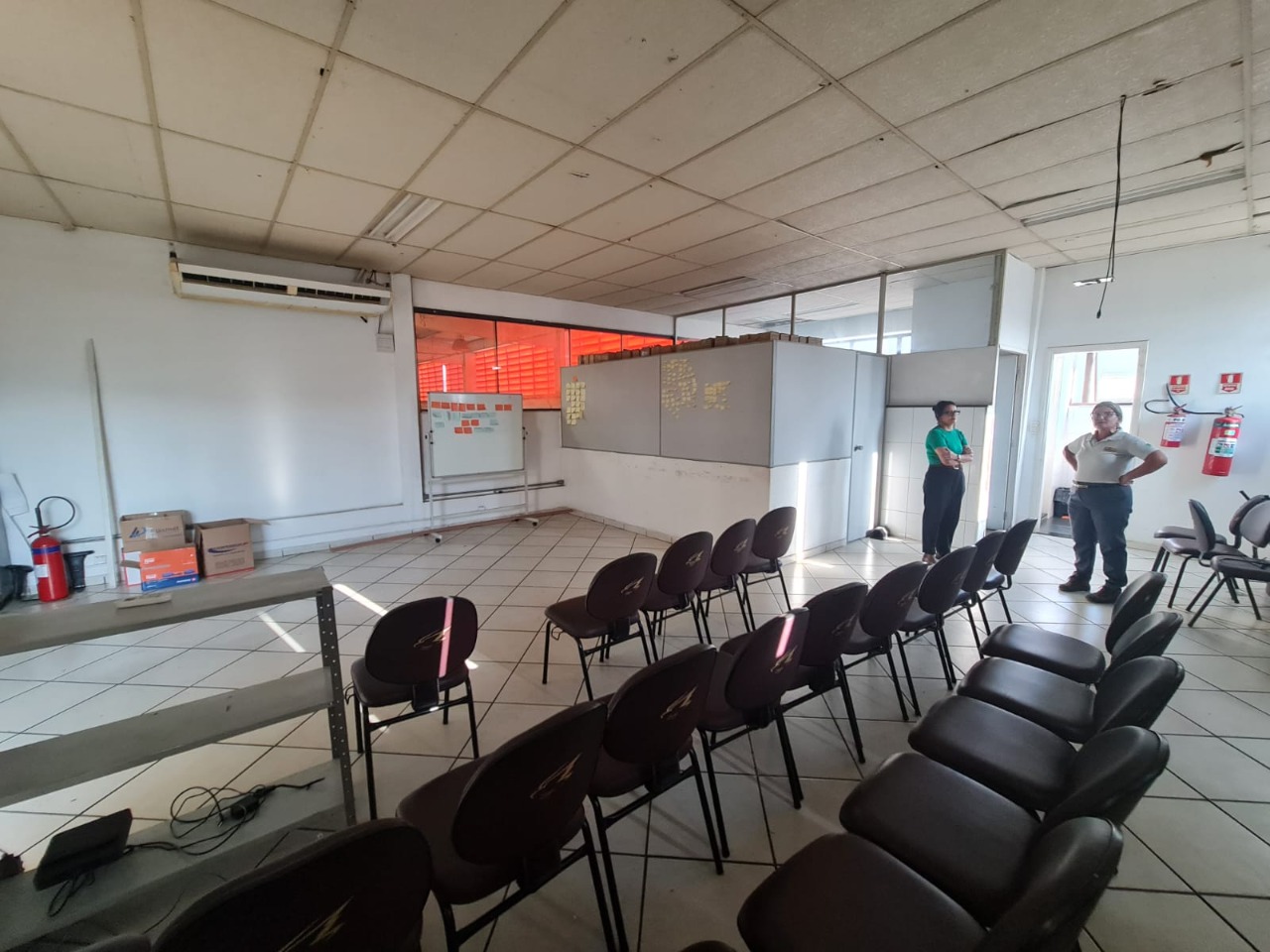Galpão logístico para alugar em Sorocaba com 2.300 m², terreno de 5.000 m², pontes rolantes de 5 e 10 toneladas e piso de alta resistência
