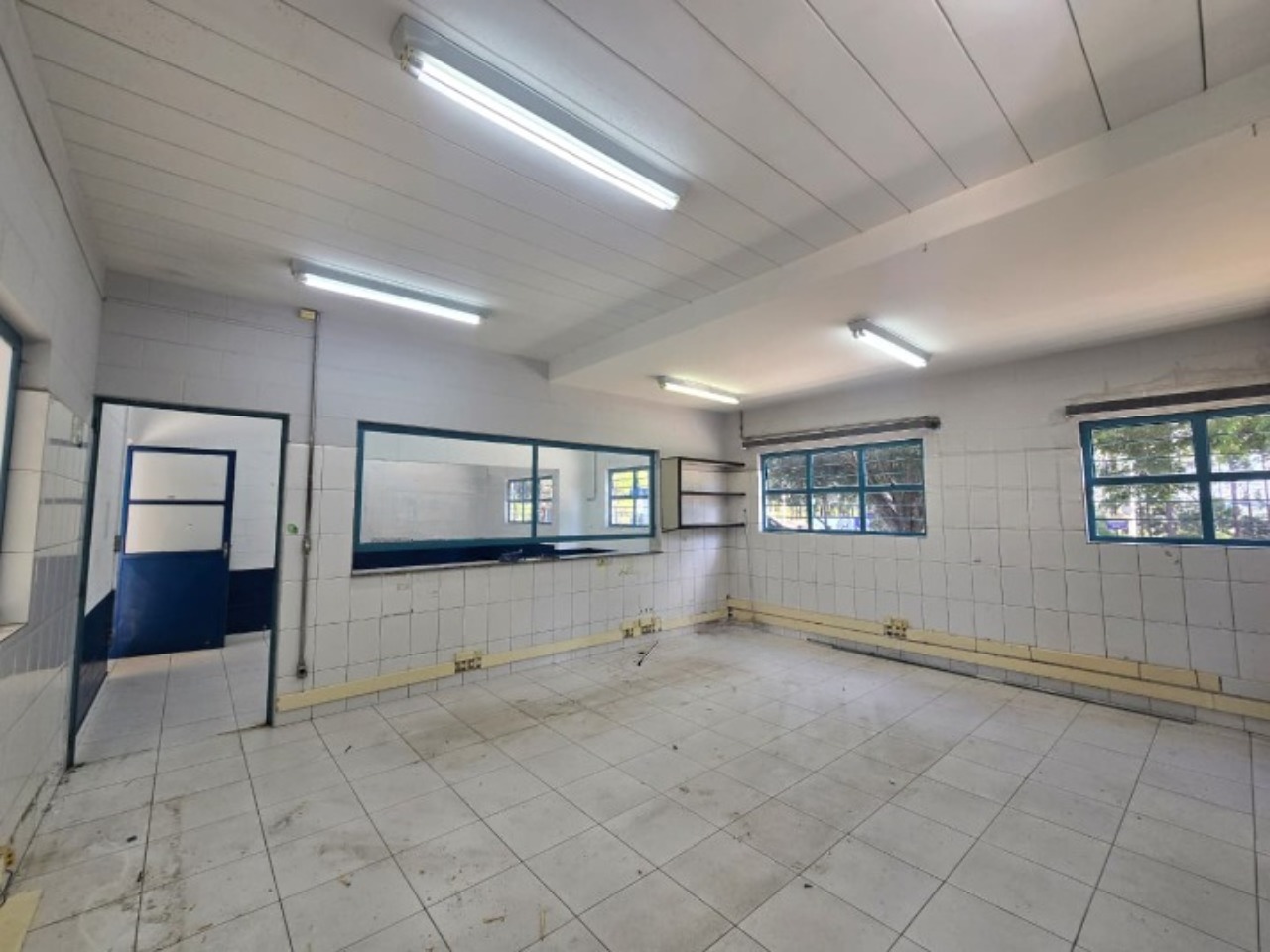 Galpão para alugar em Sorocaba, Éden, com 3.800 m² construídos, 13 docas, amplo pátio e fácil acesso à Castelo Branco