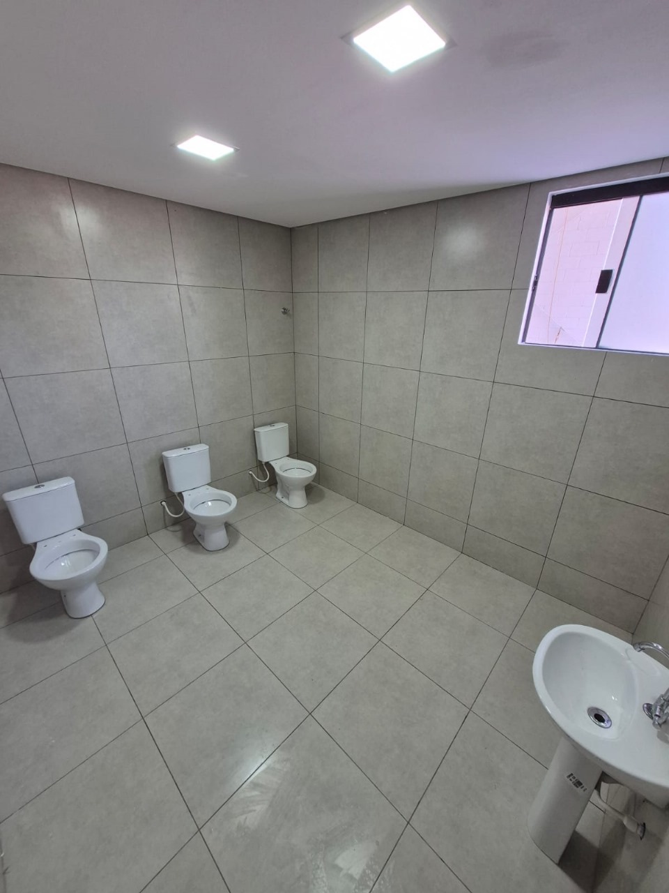 Galpão para Alugar em Sorocaba em Condomínio 980m² com Doca