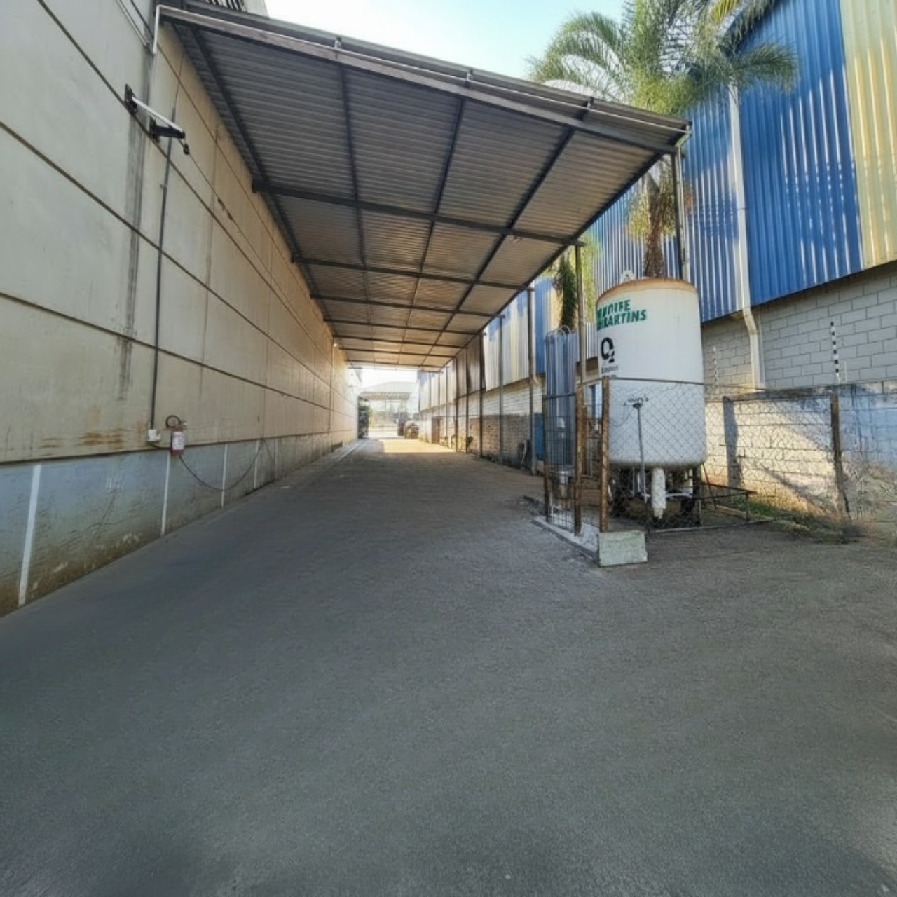 Galpão logístico para alugar em Sorocaba com 2.300 m², terreno de 5.000 m², pontes rolantes de 5 e 10 toneladas e piso de alta resistência
