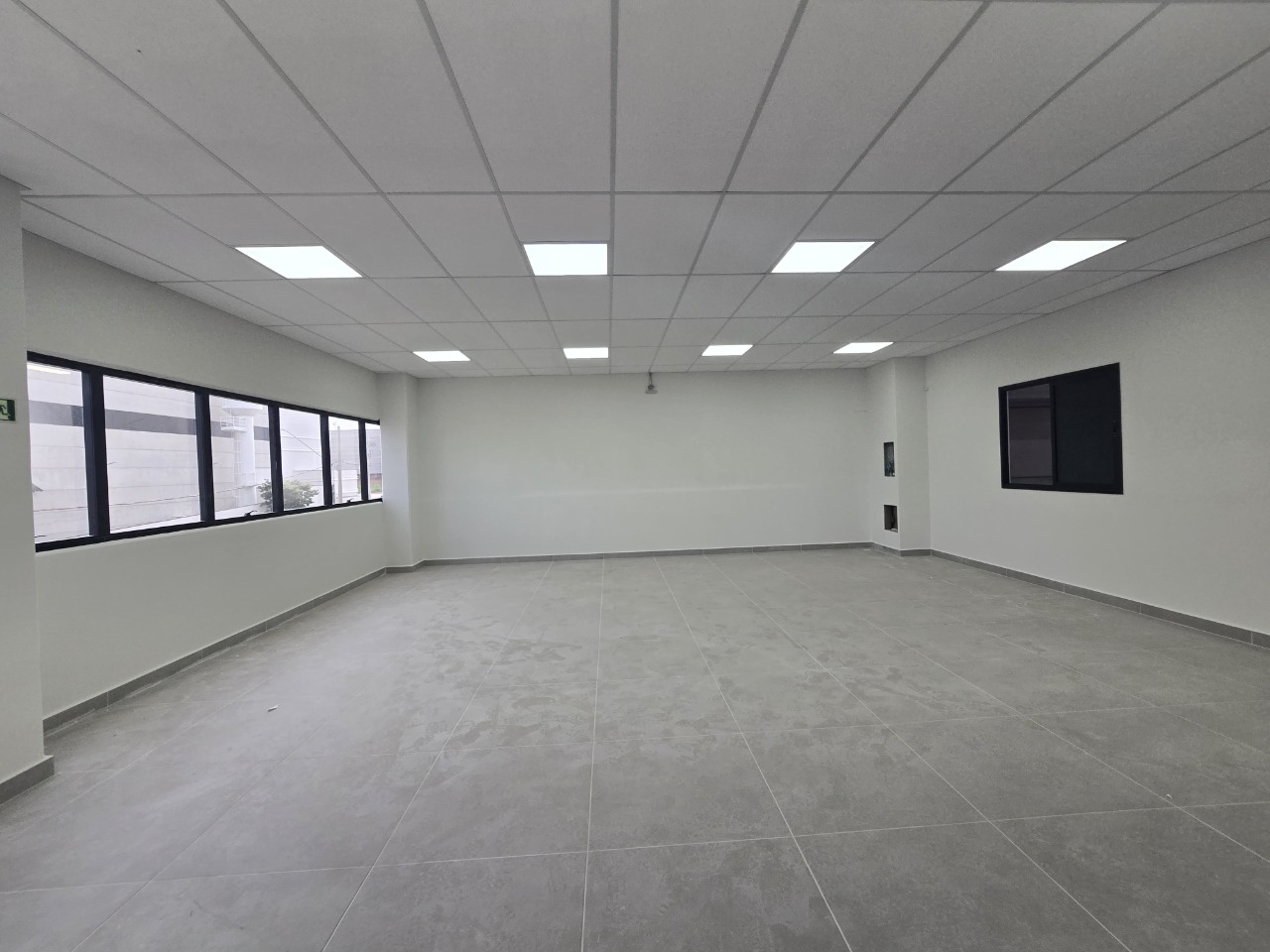 Galpão para Alugar em Condomínio em Sorocaba 1.200m² - 3 Docas. Fácil acesso à Rod. Castelo Branco