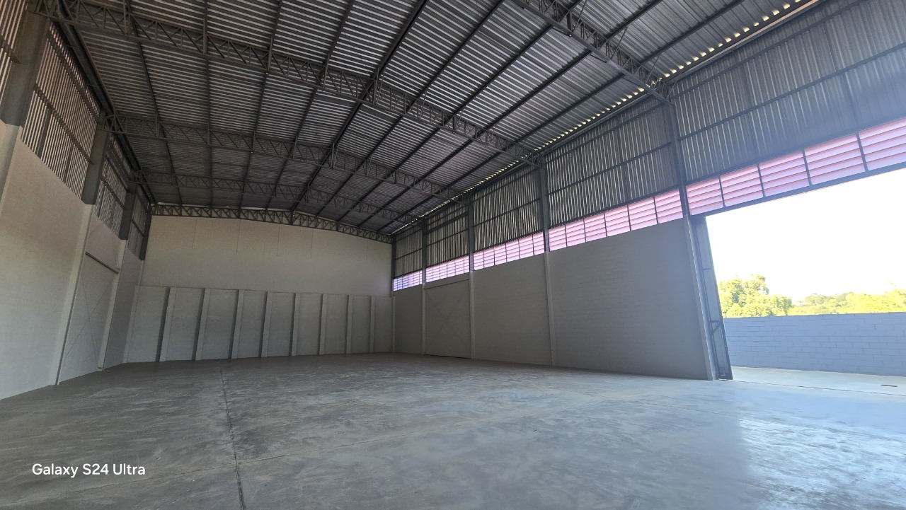 Galpão para Alugar em Sorocaba em Condomínio 980m² com Doca