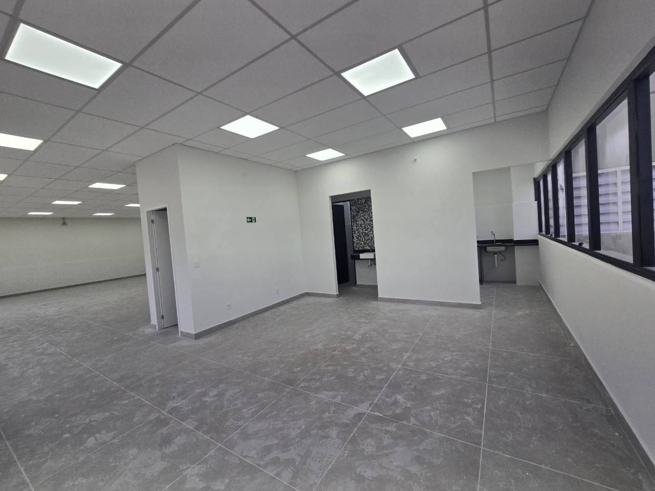 Galpão para Alugar em Condomínio em Sorocaba 1.200m² - 3 Docas. Fácil acesso à Rod. Castelo Branco