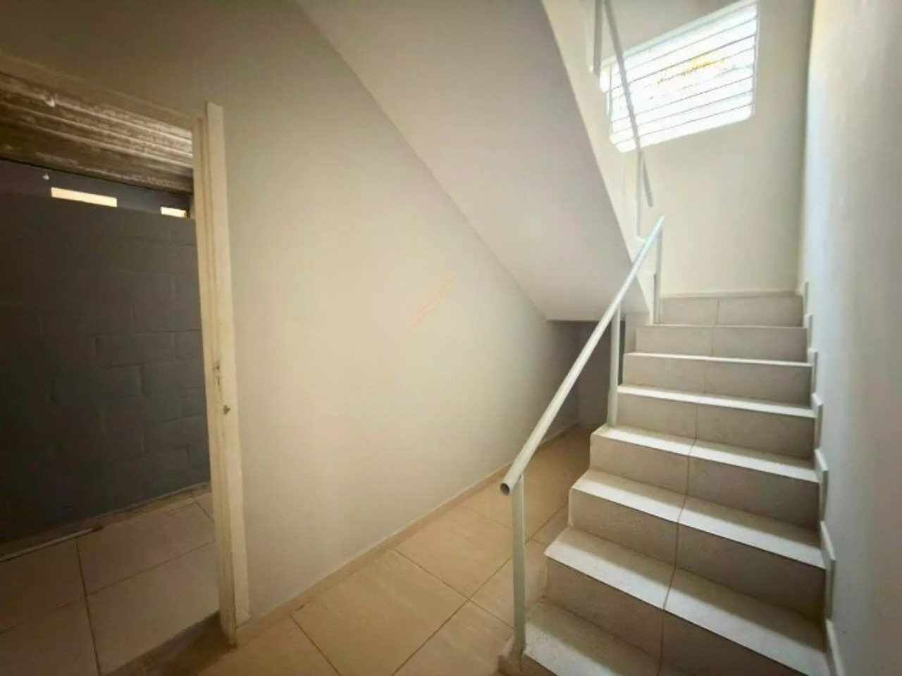 Galpão para alugar em Sorocaba no Éden, 1.001 m² construídos, 800 m² fabris, amplo pátio e fácil acesso às rodovias