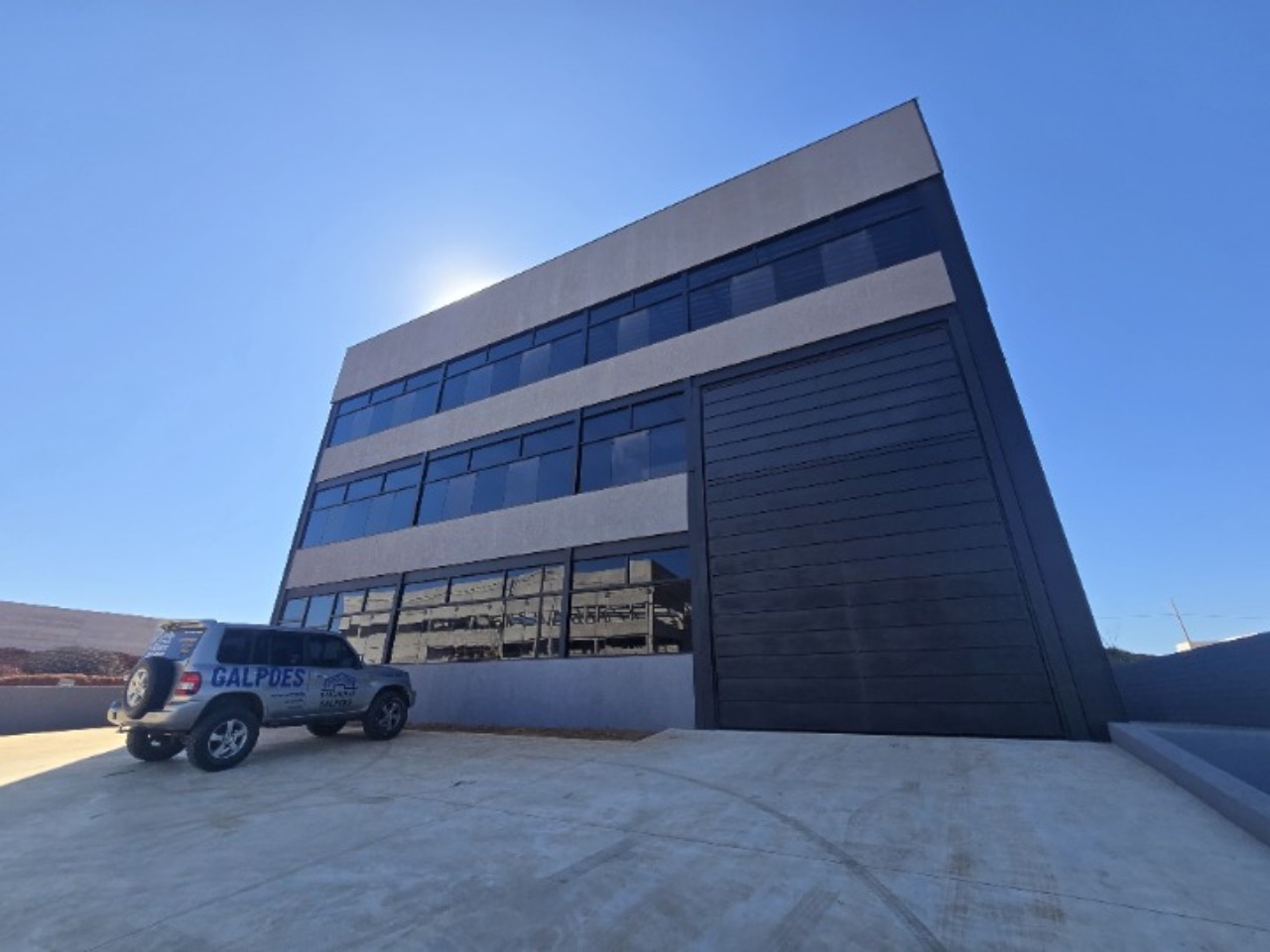 Galpão para Alugar em Sorocaba em Condomínio 980m² com Doca