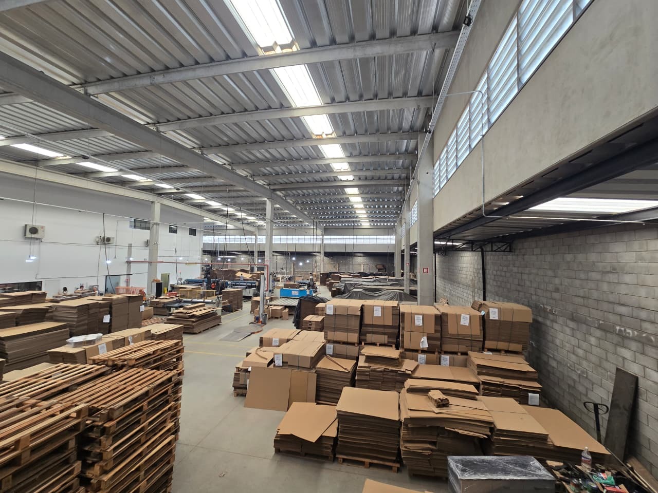 Galpão industrial e logístico à venda em Votorantim em condomínio fechado.