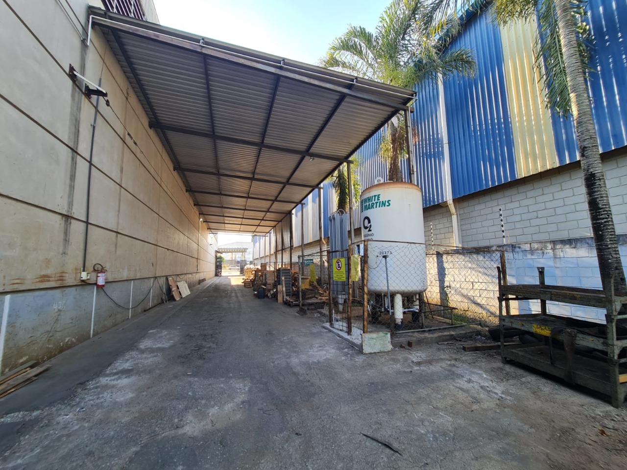Galpão logístico para alugar em Sorocaba com 2.300 m², terreno de 5.000 m², pontes rolantes de 5 e 10 toneladas e piso de alta resistência