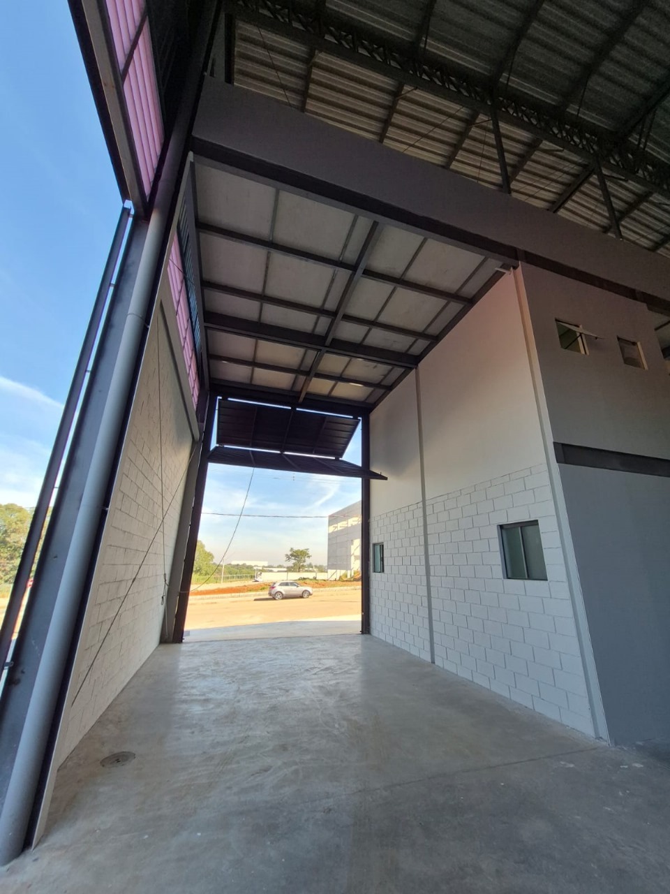 Galpão para Alugar em Sorocaba em Condomínio 980m² com Doca