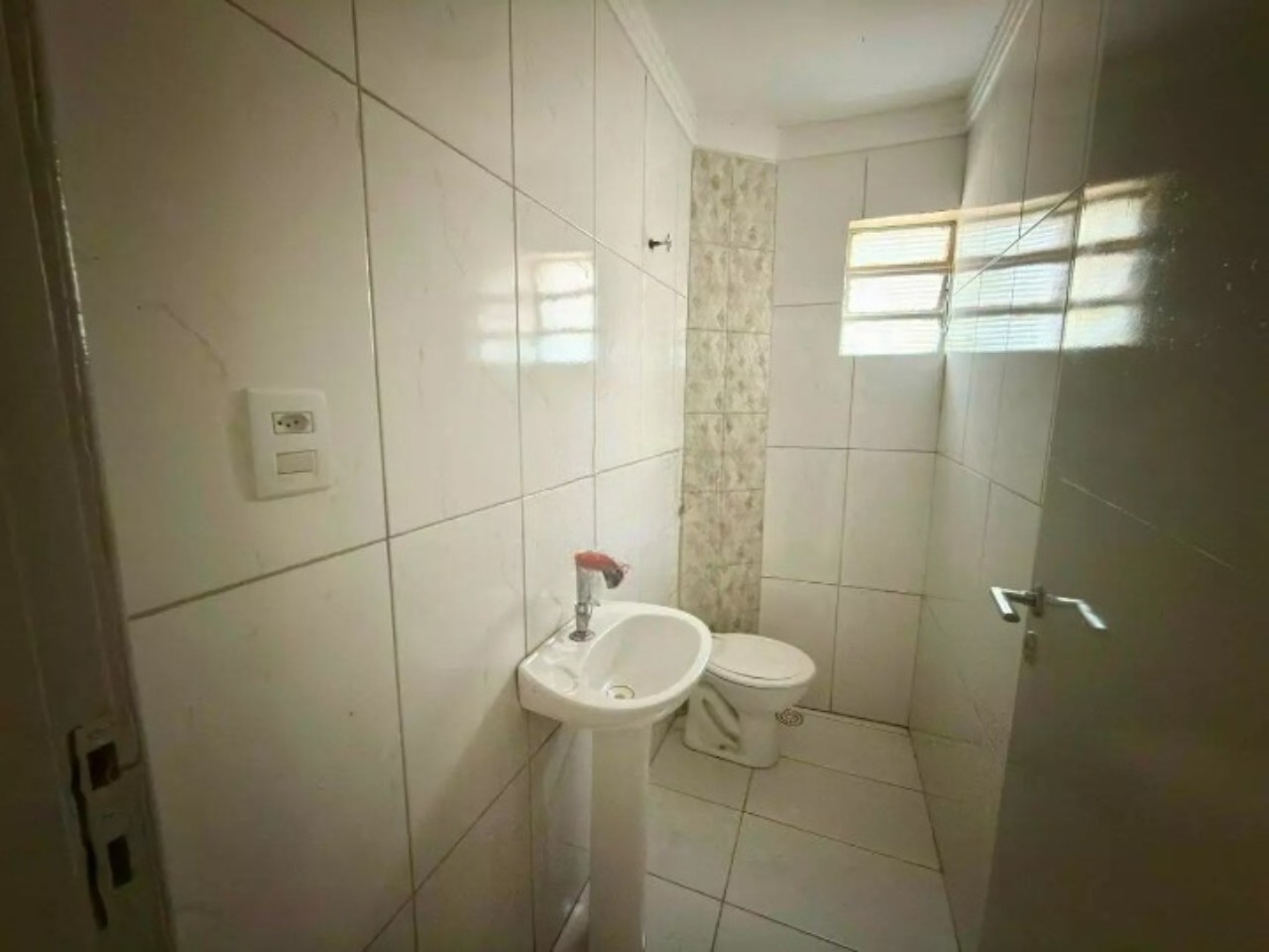 Galpão para alugar em Sorocaba no Éden, 1.001 m² construídos, 800 m² fabris, amplo pátio e fácil acesso às rodovias