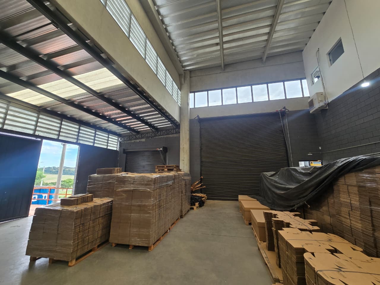 Galpão industrial e logístico à venda em Votorantim em condomínio fechado.