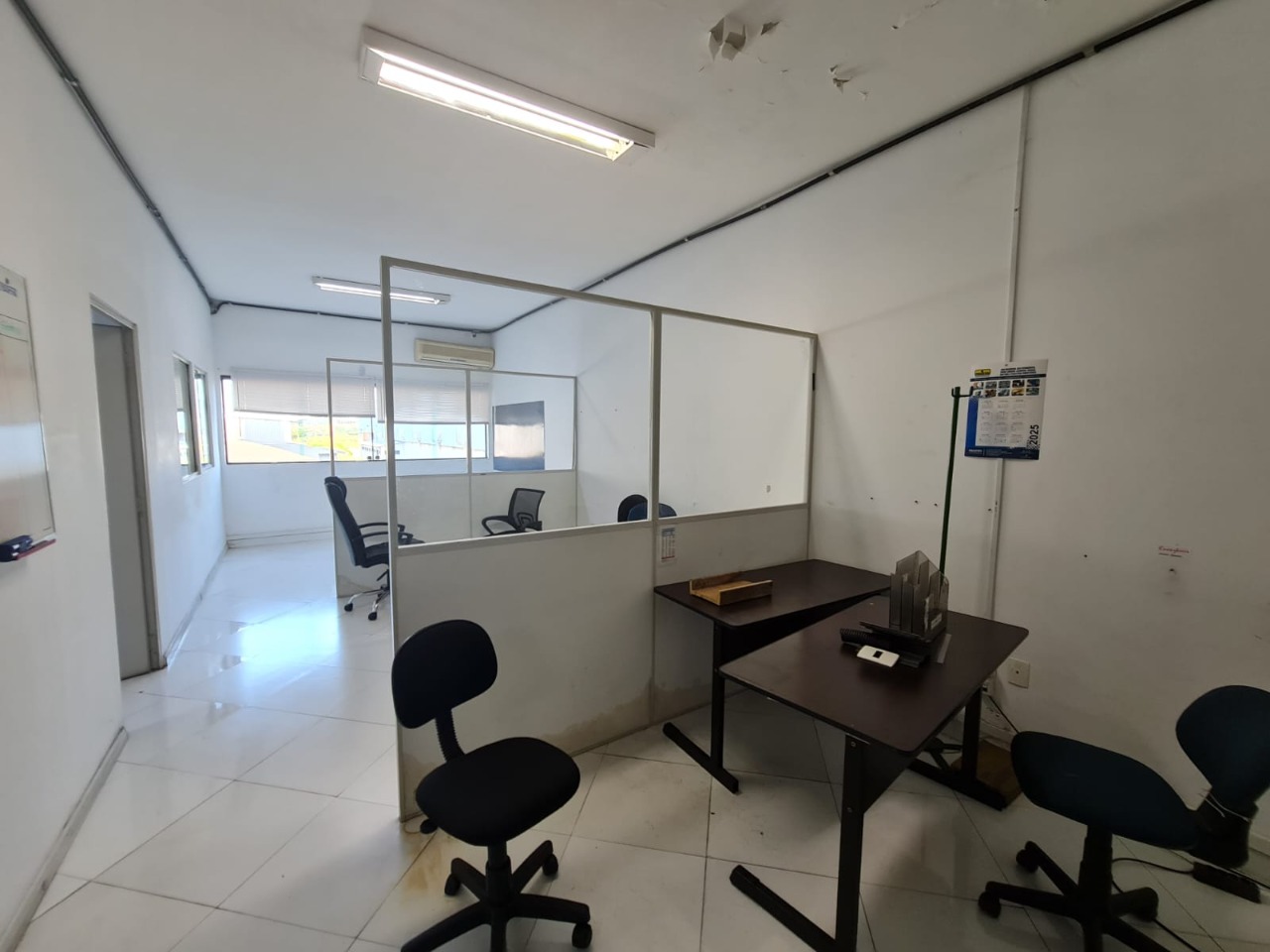 Galpão logístico para alugar em Sorocaba com 2.300 m², terreno de 5.000 m², pontes rolantes de 5 e 10 toneladas e piso de alta resistência