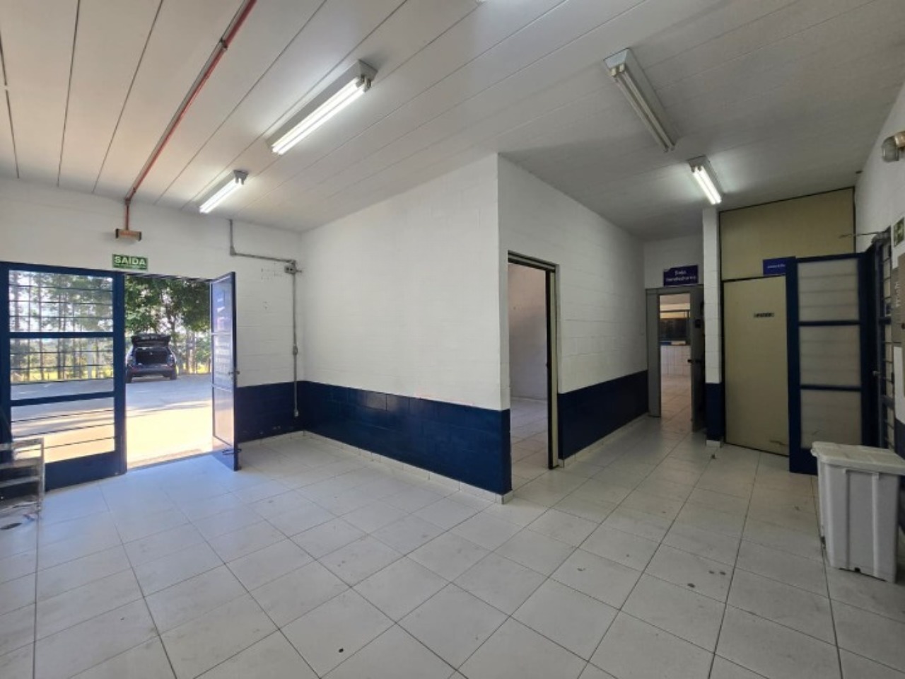 Galpão para alugar em Sorocaba, Éden, com 3.800 m² construídos, 13 docas, amplo pátio e fácil acesso à Castelo Branco