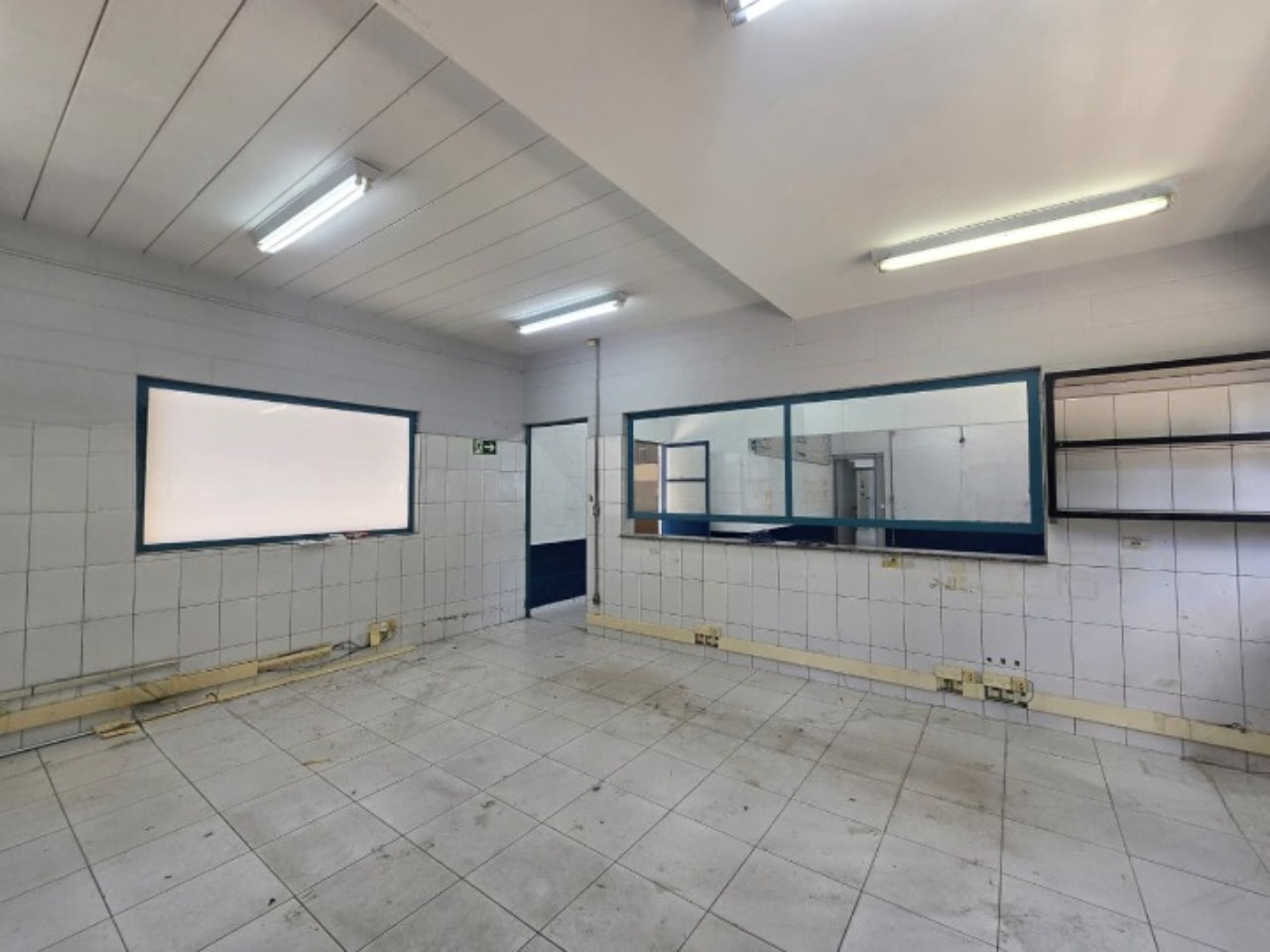 Galpão para alugar em Sorocaba, Éden, com 3.800 m² construídos, 13 docas, amplo pátio e fácil acesso à Castelo Branco