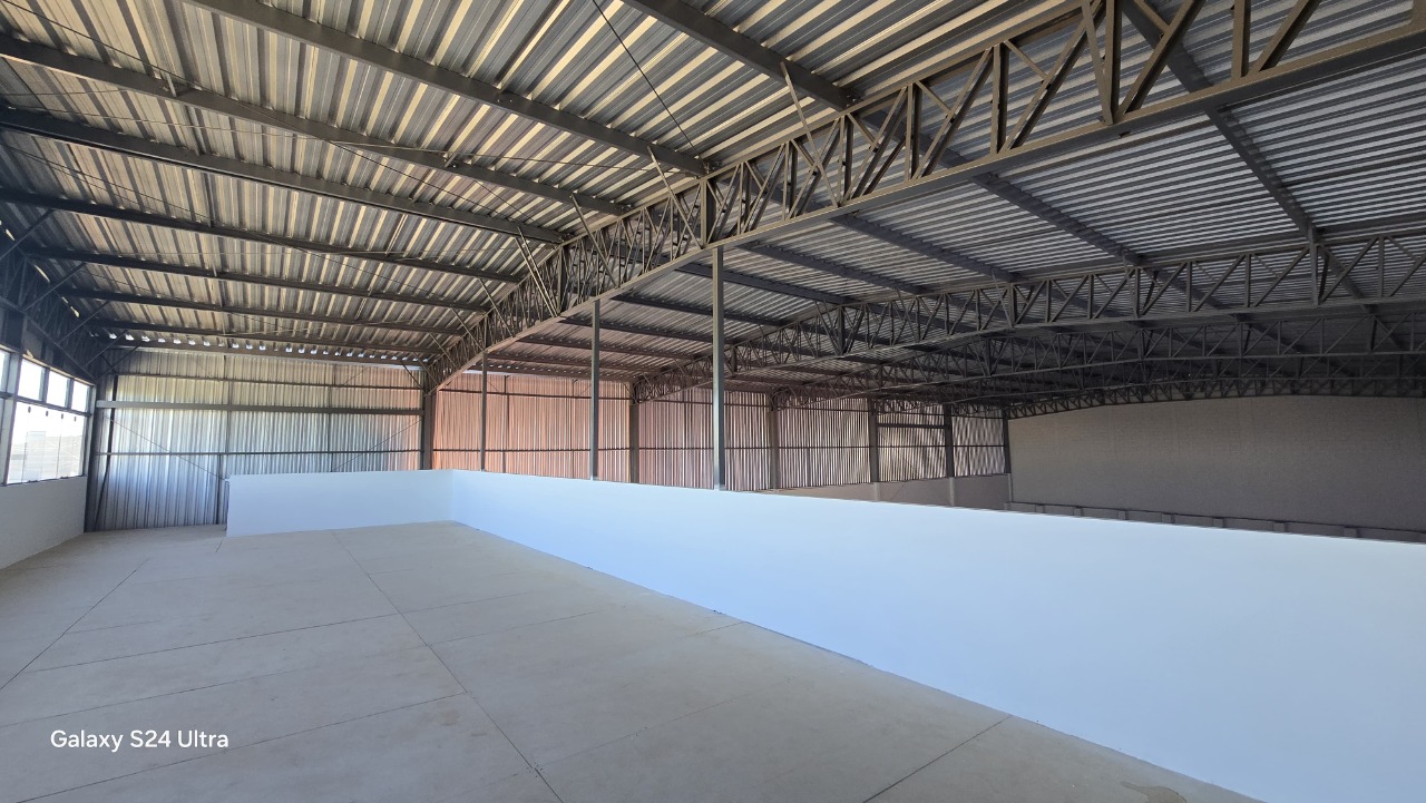 Galpão para Alugar em Sorocaba em Condomínio 980m² com Doca