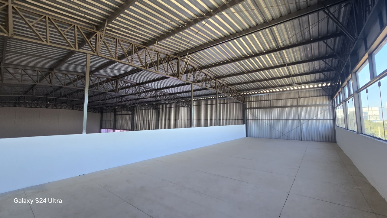 Galpão para Alugar em Sorocaba em Condomínio 980m² com Doca