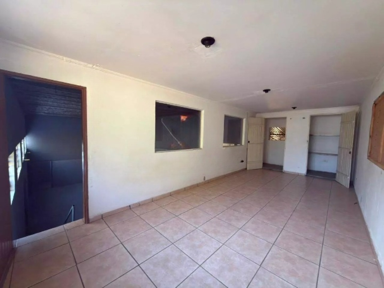Galpão para alugar em Sorocaba no Éden, 1.001 m² construídos, 800 m² fabris, amplo pátio e fácil acesso às rodovias