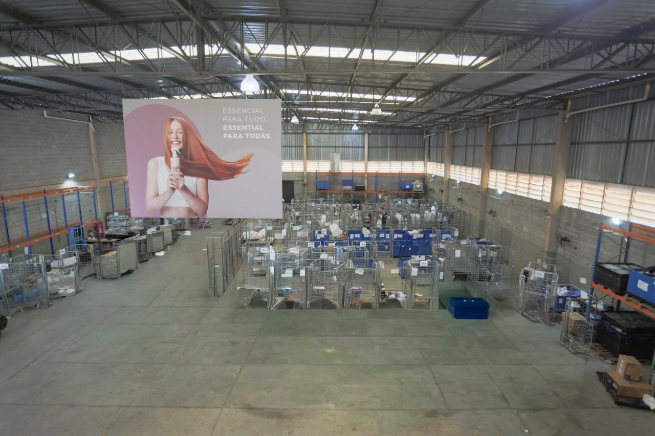 Galpão à Venda com Renda em Sorocaba, em Condomínio Fechado, com 1.317 m² Construídos, Doca e Pé-Direito de 12 m