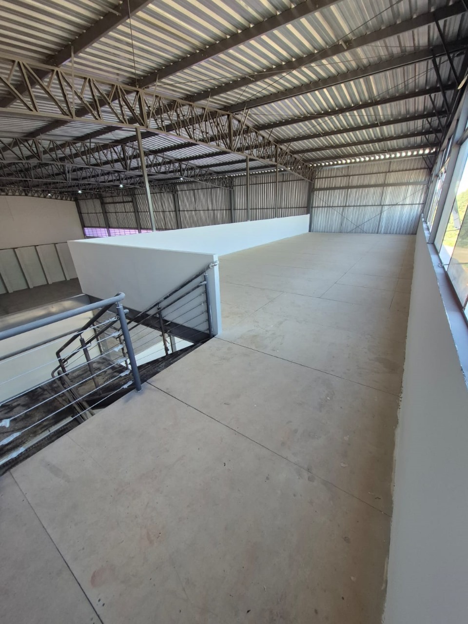 Galpão para Alugar em Sorocaba em Condomínio 980m² com Doca