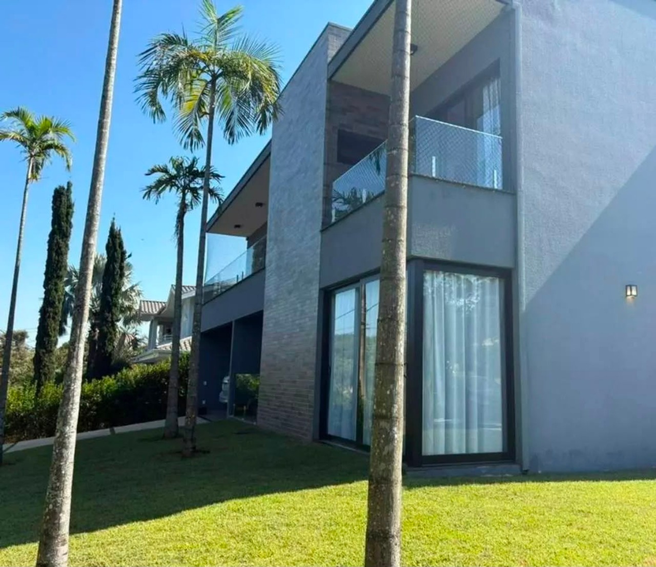 Casa de alto padrão, casa de luxo, mansão em condomínio fech