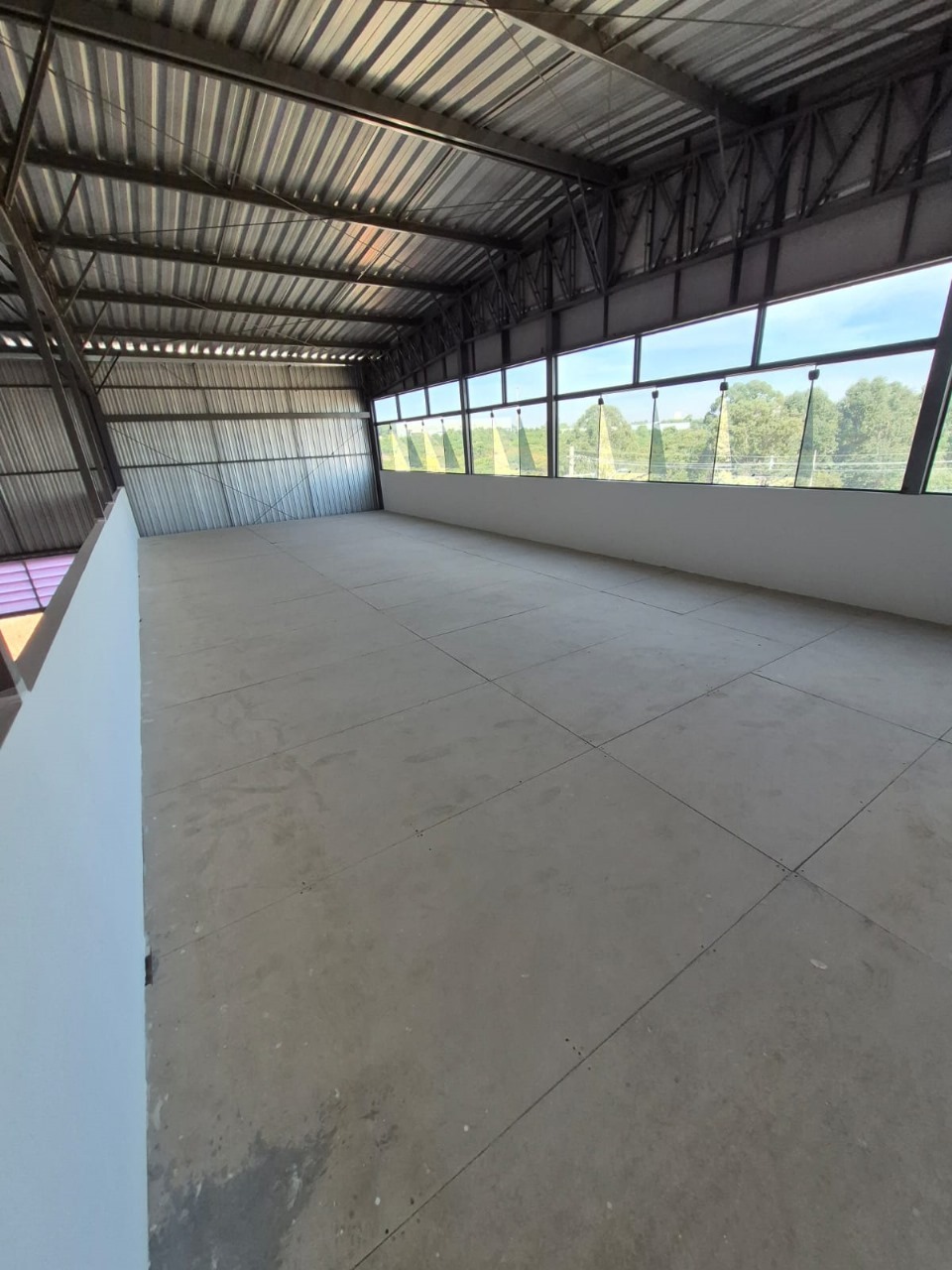 Galpão para Alugar em Sorocaba em Condomínio 980m² com Doca