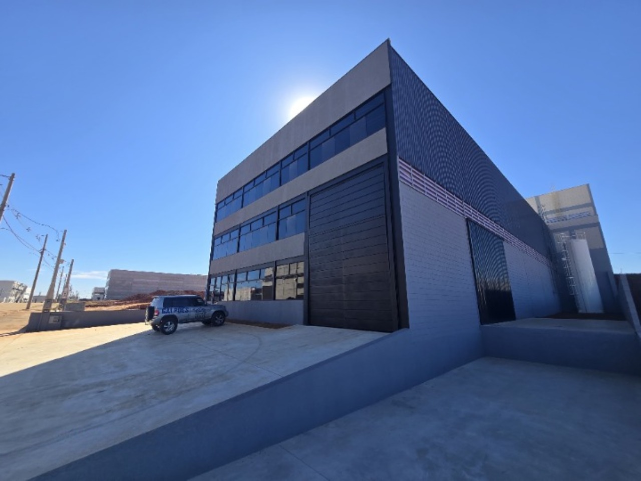 Galpão para Alugar em Sorocaba em Condomínio 980m² com Doca