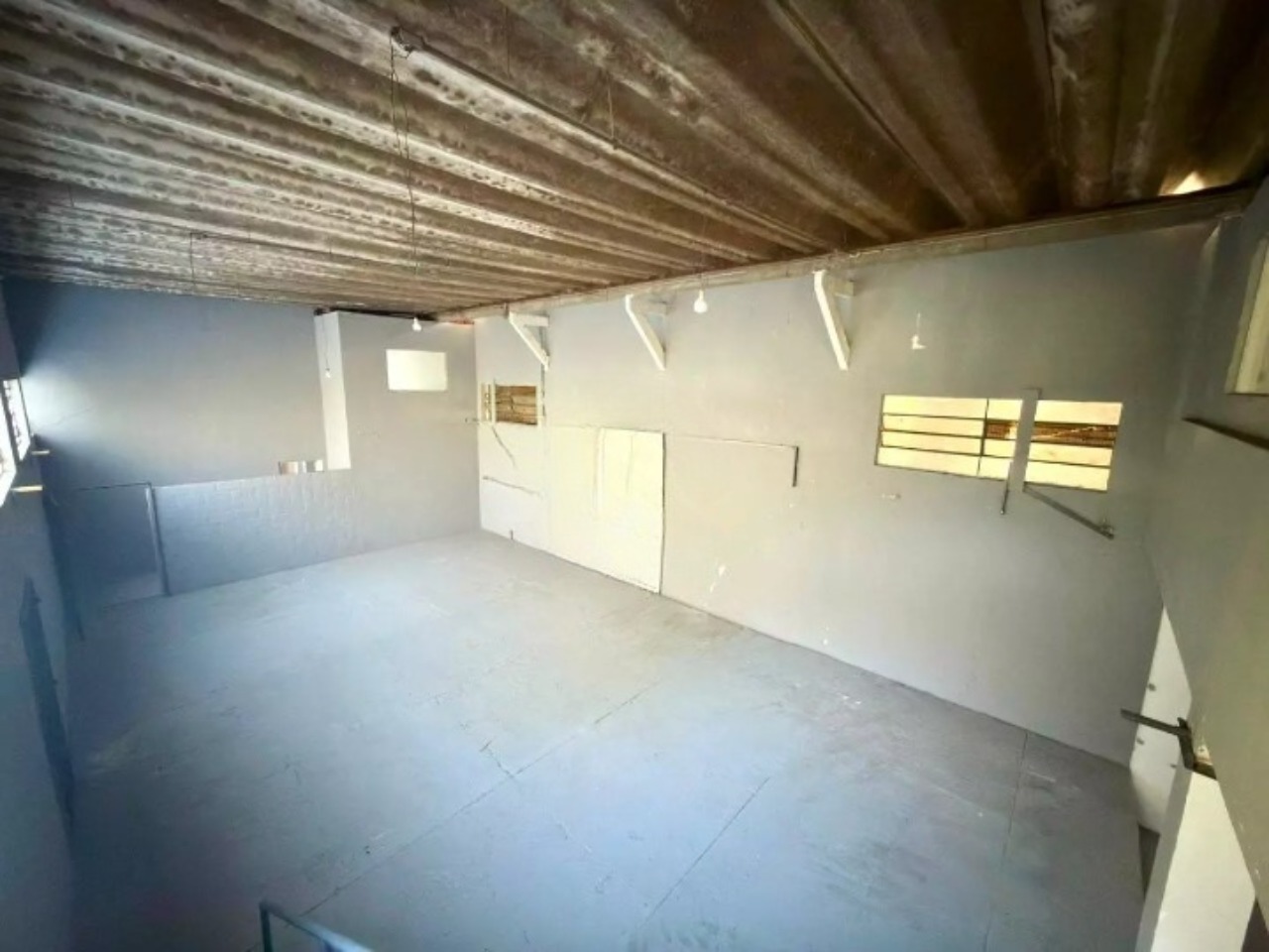 Galpão para alugar em Sorocaba no Éden, 1.001 m² construídos, 800 m² fabris, amplo pátio e fácil acesso às rodovias