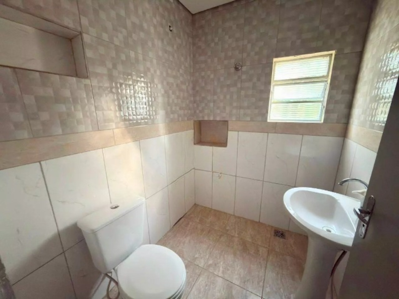 Galpão para alugar em Sorocaba no Éden, 1.001 m² construídos, 800 m² fabris, amplo pátio e fácil acesso às rodovias