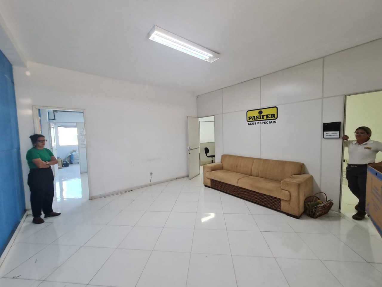 Galpão logístico para alugar em Sorocaba com 2.300 m², terreno de 5.000 m², pontes rolantes de 5 e 10 toneladas e piso de alta resistência