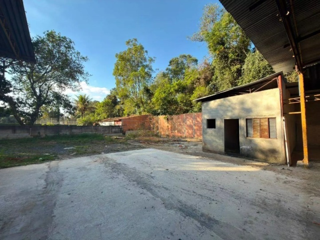 Galpão para alugar em Sorocaba no Éden, 1.001 m² construídos, 800 m² fabris, amplo pátio e fácil acesso às rodovias