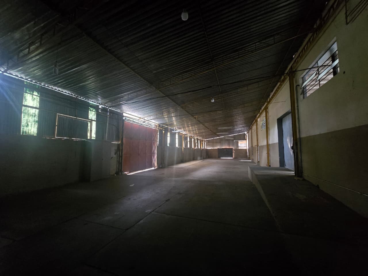 Galpão para alugar em Sorocaba no Éden, 1.001 m² construídos, 800 m² fabris, amplo pátio e fácil acesso às rodovias