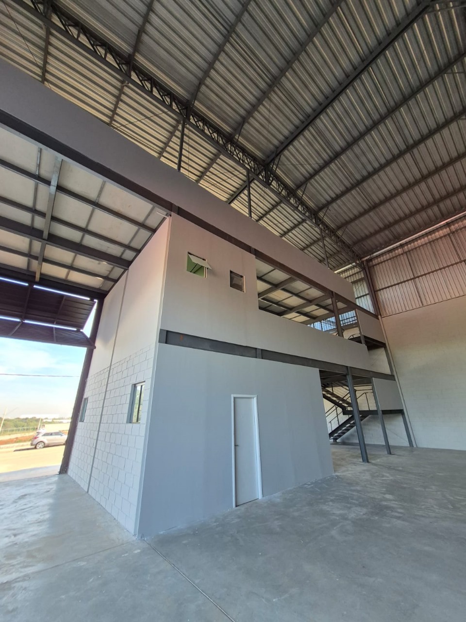 Galpão para Alugar em Sorocaba em Condomínio 980m² com Doca