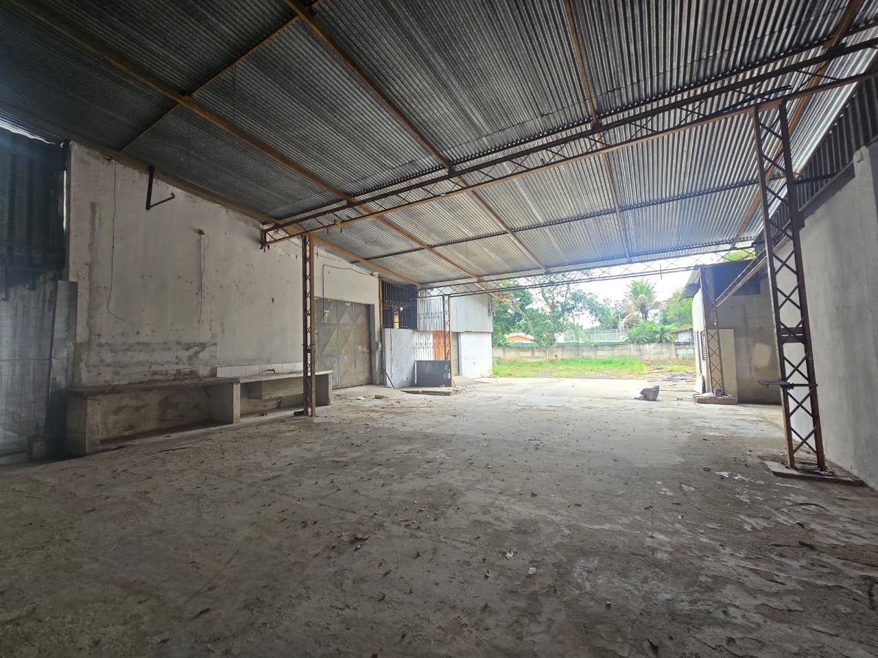 Galpão para alugar em Sorocaba no Éden, 1.001 m² construídos, 800 m² fabris, amplo pátio e fácil acesso às rodovias