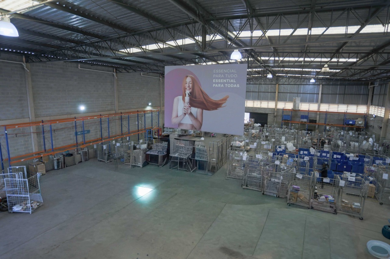 Galpão à Venda com Renda em Sorocaba, em Condomínio Fechado, com 1.317 m² Construídos, Doca e Pé-Direito de 12 m