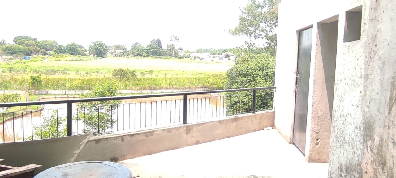 Galpão à Venda em Sorocaba Próximo à Raposo Tavares: 1.350 m² Construídos em Terreno de 3.500 m² com Lago