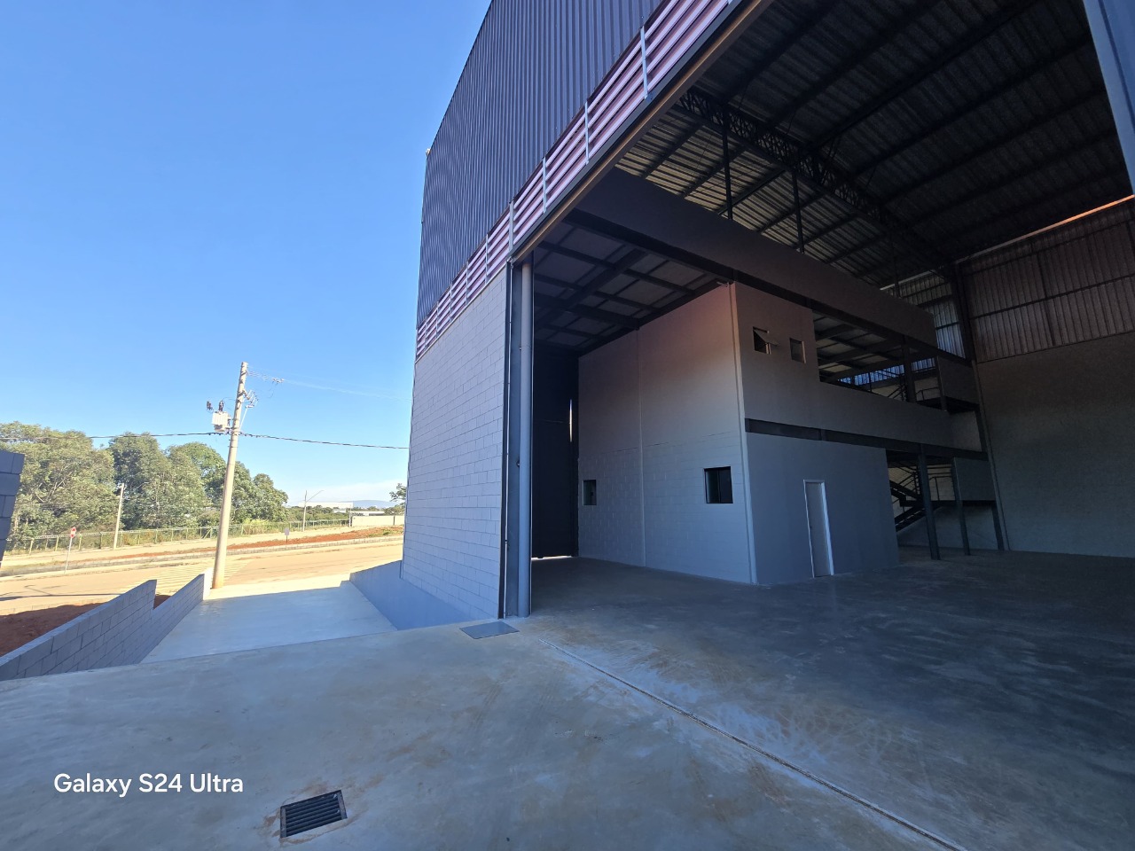Galpão para Alugar em Sorocaba em Condomínio 980m² com Doca